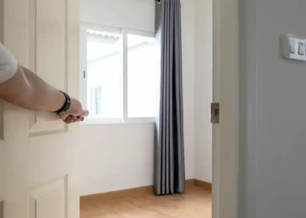 apartment showing door opening to room
